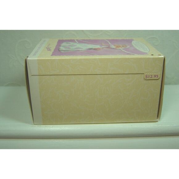 HALLMARK SPRINGTIME BARBIE ORNAMENT #1 IN SERIES--1995 - Picture 5 of 5